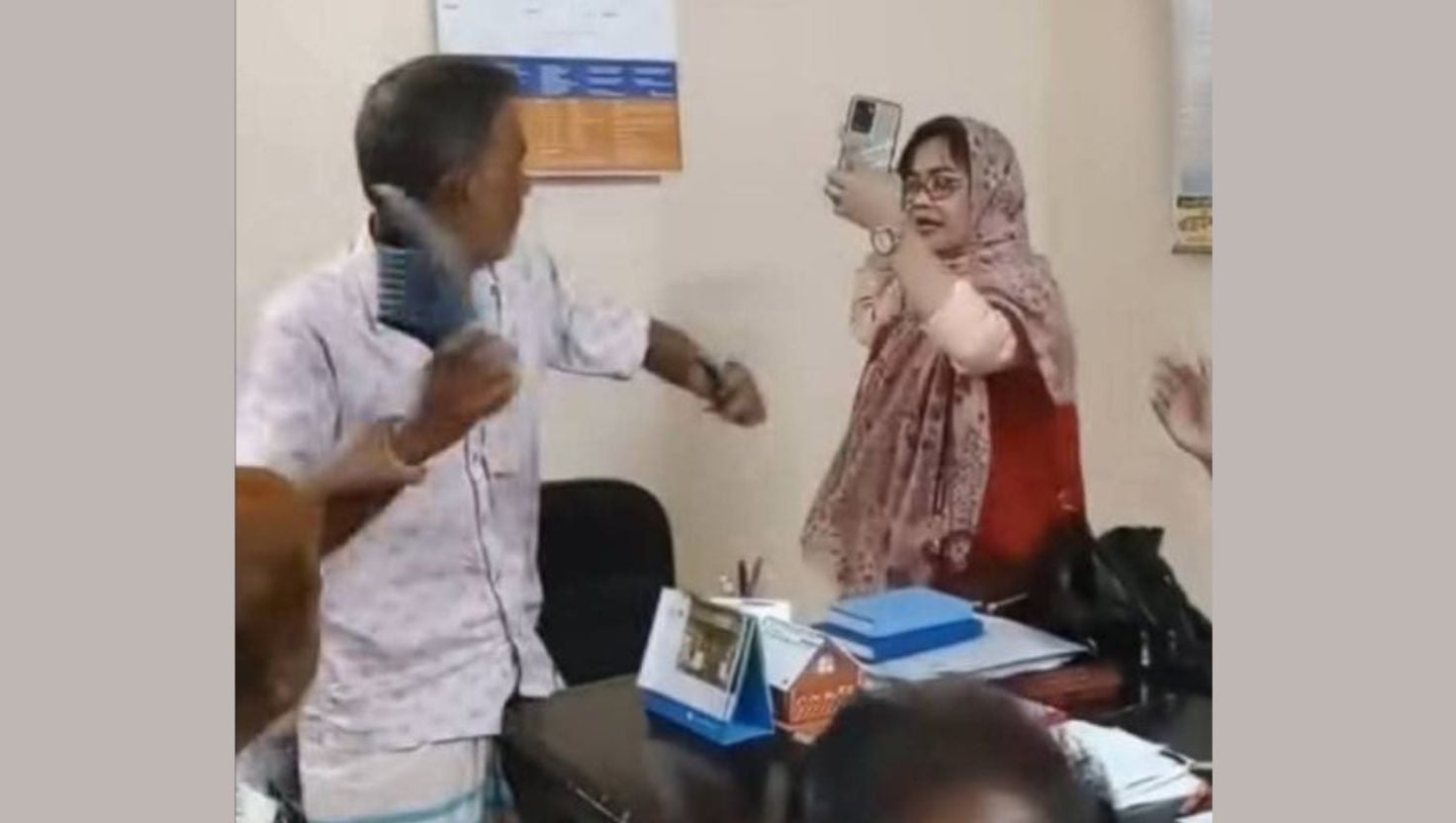 শিক্ষিকাকে জুতাপেটা করা সেই বিএনপি নেতা বহিষ্কার