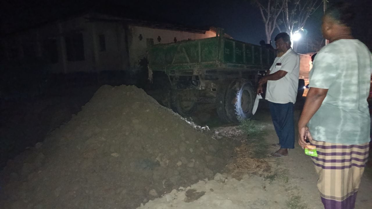 প্রতিমন্ত্রীর হুঁশিয়ারির পরও মাটি বিক্রির দৌরাত্ম্য থামছে না