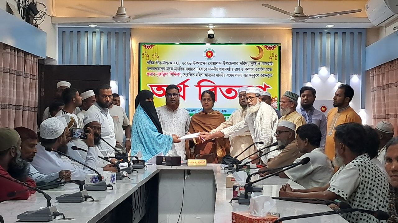 গোয়ালন্দে জামায়াতের মহিলা এমপির উদ্যোগে ত্রাণের  অর্থ বিতরণ
