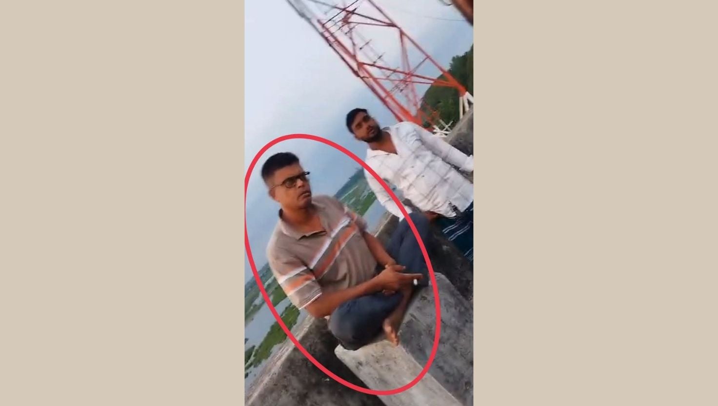 বৃদ্ধাকে থানার ছাদে তুলে জেরা, মামলা তুলে নিতে হুমকির অভিযোগ