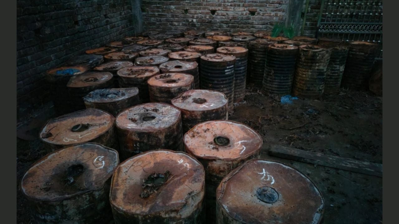 জিয়ানগরে আবারও ৭৫ ব্যারেল চোরাই বিটুমিন উদ্ধার