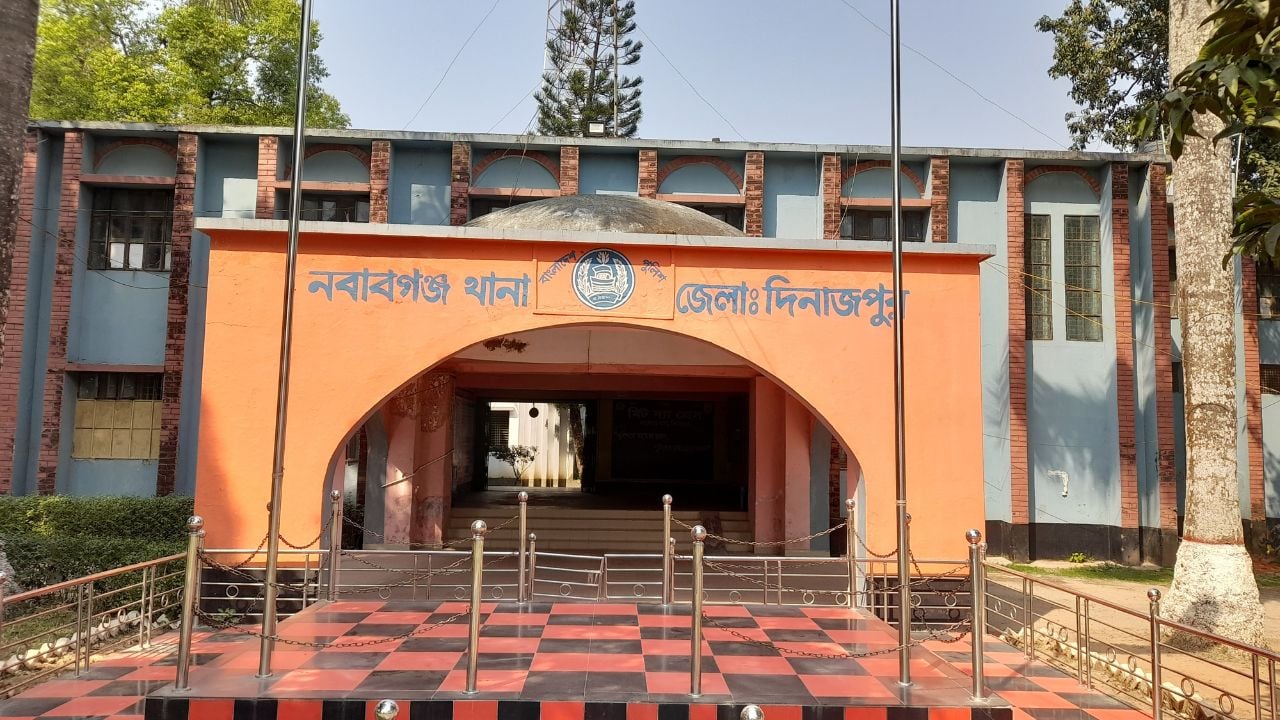 নবাবগঞ্জে নারী মাদক ব্যবসায়ী আটক