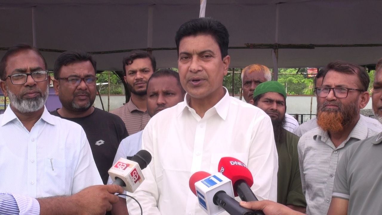 ৮ ঘণ্টার মধ্যে বর্জ্য অপসারণের উদ্যোগ রসিক প্রশাসকের
