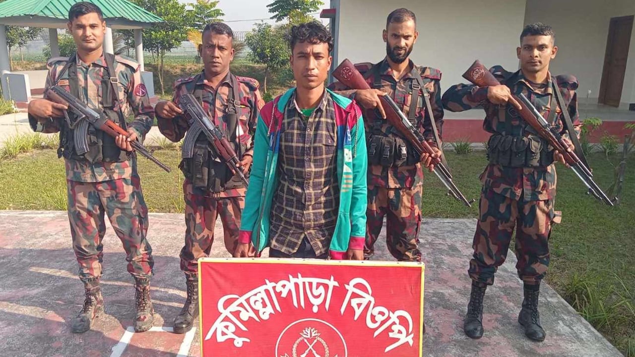 ভারতে অনুপ্রবেশকালে মহেশপুর সীমান্তে আটক ৪