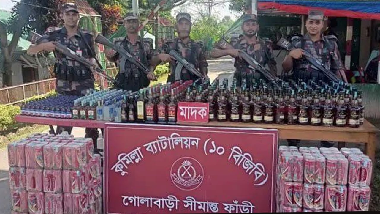কলাগাছের ভেলায় বেঁধে পাচারকালে বিপুল ভারতীয় মাদক উদ্ধার