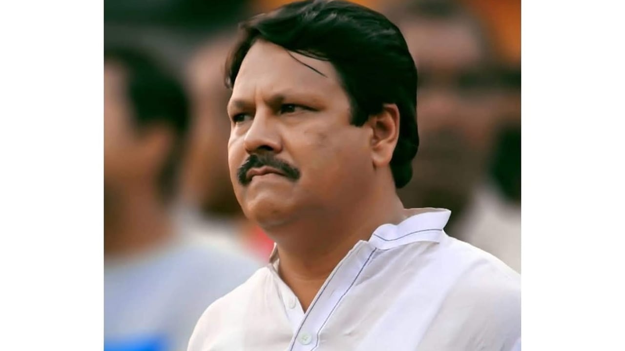 বাকেরগঞ্জের সাবেক পৌর মেয়র লোকমান ডাকুয়া গ্রেপ্তার