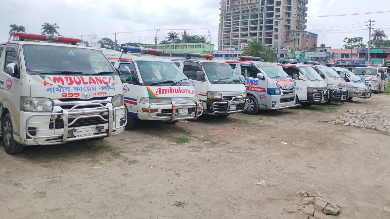শেবাচিমে অ্যাম্বুলেন্স ধর্মঘটে রোগীদের অমানবিক ভোগান্তি