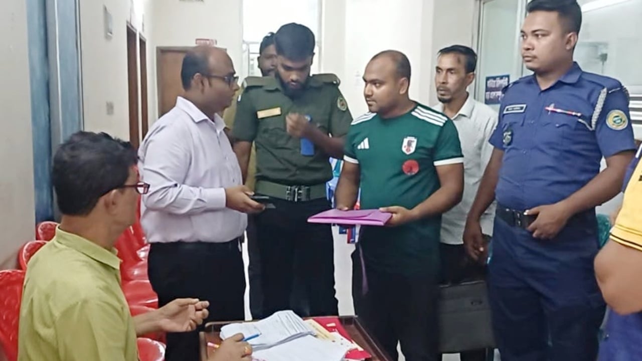 বাকেরগঞ্জে ৩ ক্লিনিককে ২ লাখ টাকা জরিমানা