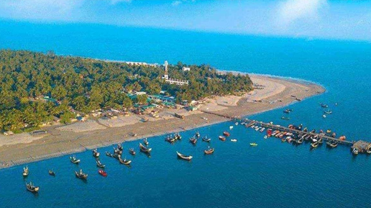 সেন্টমার্টিনে ৪০ জেলে ও ৫ ট্রলার অপহরণ করল আরাকান আর্মি
