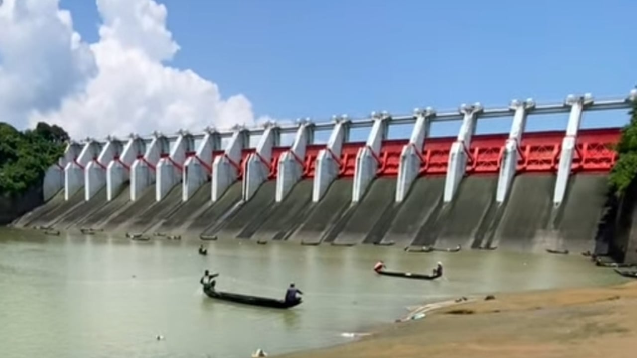কাপ্তাই বিদ্যুৎকেন্দ্রের ১৬ জলকপাট বন্ধ