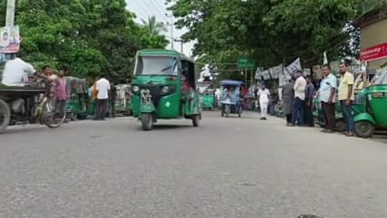 অফিস খরচের নামে চাঁদাবাজির অভিযোগে রায়পুরে ২ বিএনপি নেতা লাঞ্ছিত