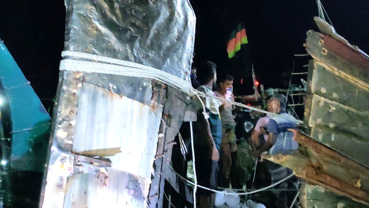নোয়াখালীতে মাছ ধরার ট্রলারে সিলিন্ডার বিস্ফোরণ,বাবুর্চি দগ্ধ