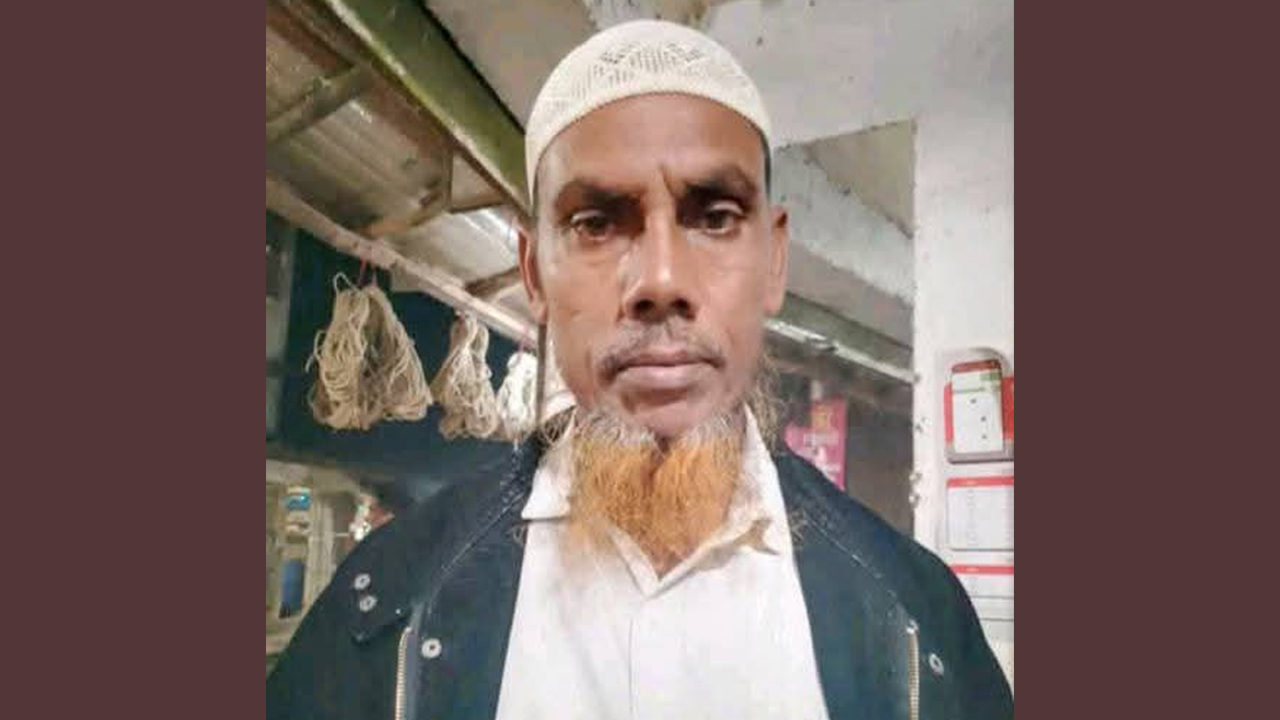 মুরগীর ডাক দিয়ে ঘরের দরজা খুলে কুপিয়ে হত্যা
