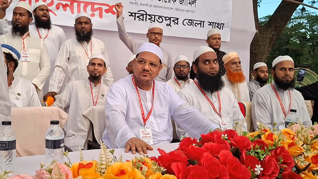 অন্তর্বর্তী সরকারের ওপর ‘অচেনা জ্বিন সাওয়ার হয়েছে’: চরমোনাই পীর