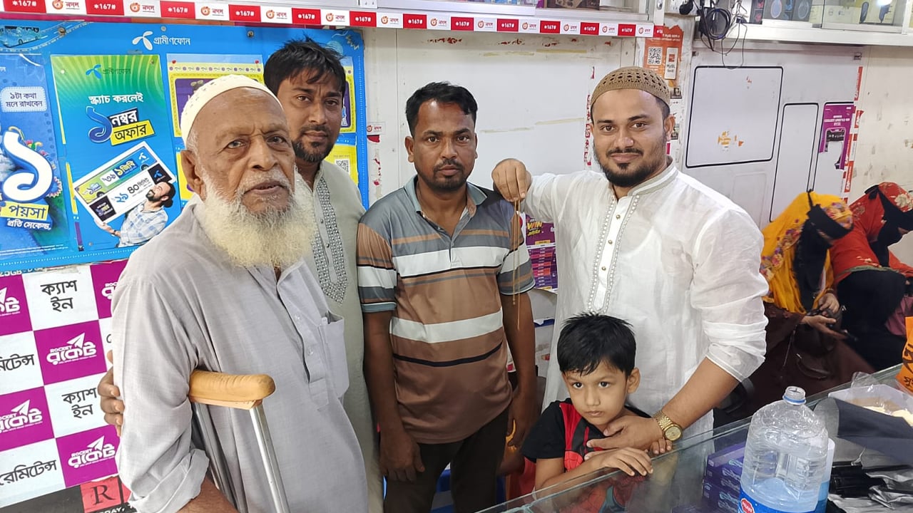 কুড়িয়ে পাওয়া স্বর্ণের হার ফেরত দিয়ে প্রশংসায় ভাসছেন বাবলু