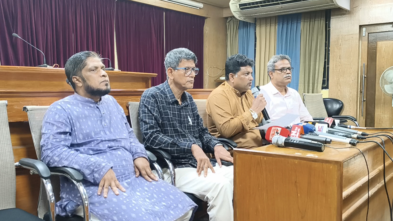 চবি শিক্ষার্থীদের সঙ্গে সংঘর্ষে জড়িতদের বিরুদ্ধে মামলা করবে প্রশাসন