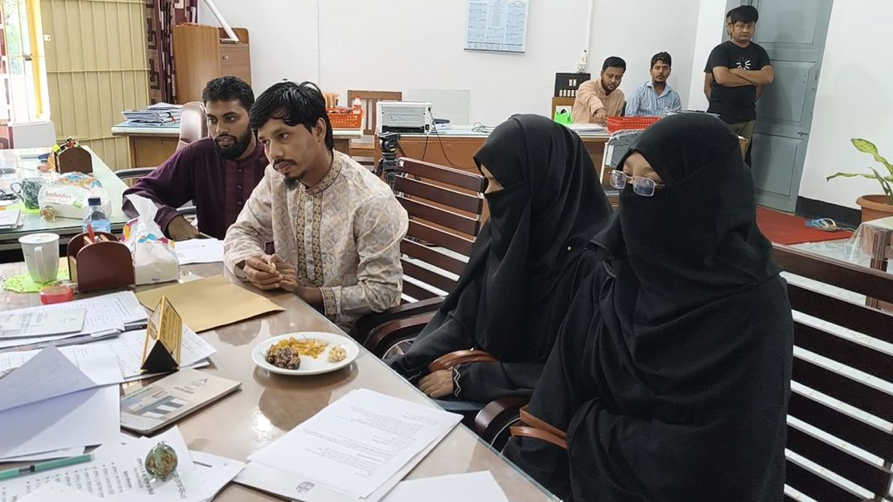 দুই নারী প্রার্থীকে নিয়ে স্লাট শেমিং, ইসিতে শিবিরের অভিযোগ