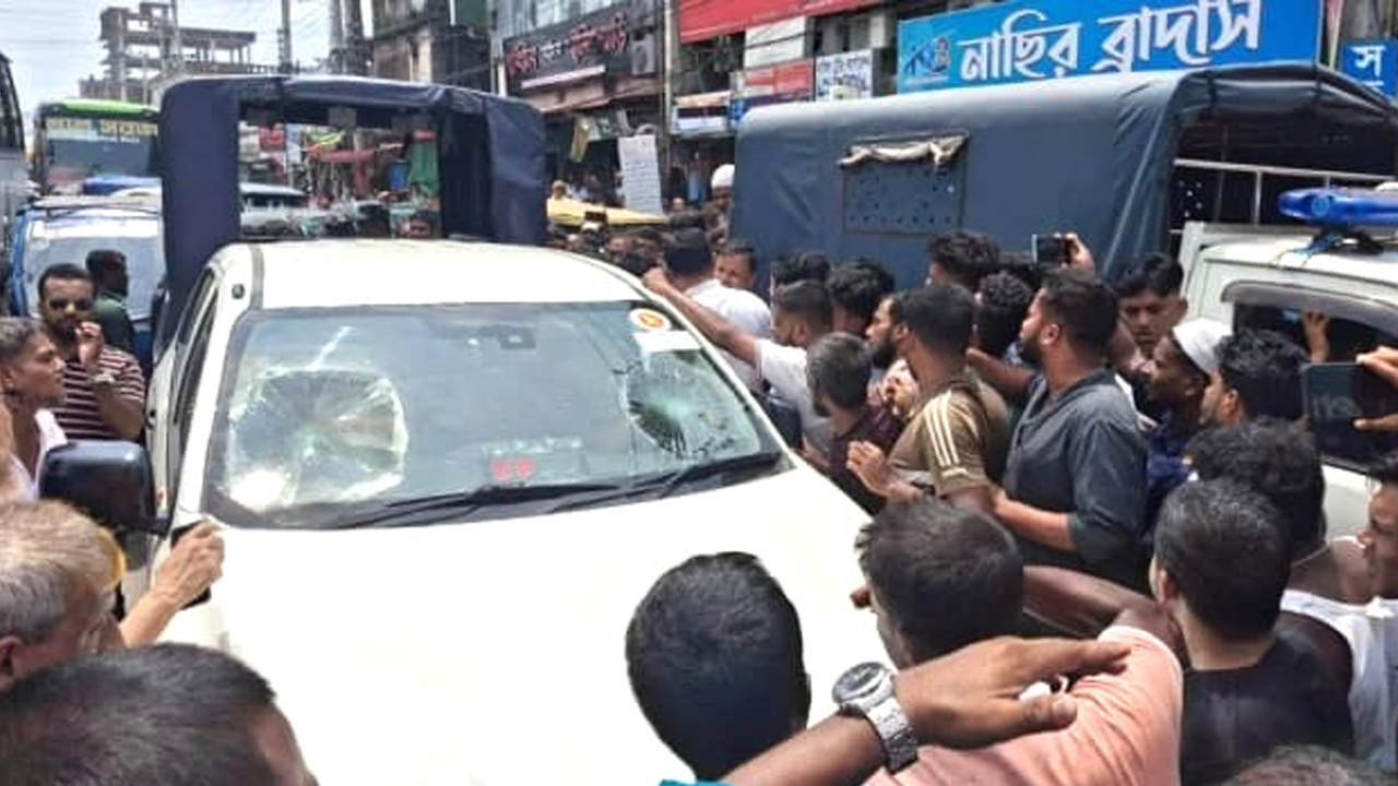 নোয়াখালীতে ভ্রাম্যমাণ আদালতের অভিযানে হামলা, ম্যাজিস্ট্রেটের গাড়ি ভাঙচুর