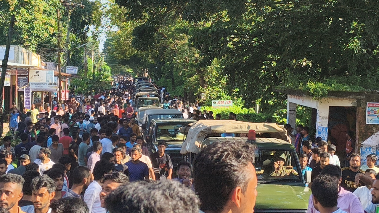 চার ঘণ্টা পর যৌথবাহিনী দেখেই শিক্ষার্থীদের ভুয়া ভুয়া ধ্বনি