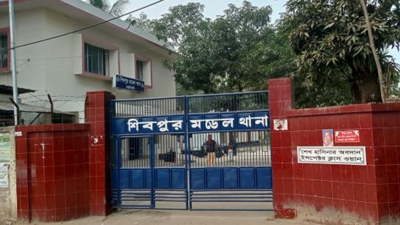 নরসিংদীতে তুচ্ছ ঘটনাকে কেন্দ্র করে দুই ভাইকে কুপিয়ে হত্যা