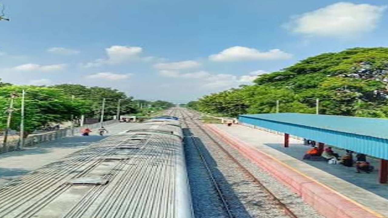 রেললাইনের পাশ থেকে অজ্ঞাত বৃদ্ধার খণ্ড বিখণ্ড লাশ উদ্ধার