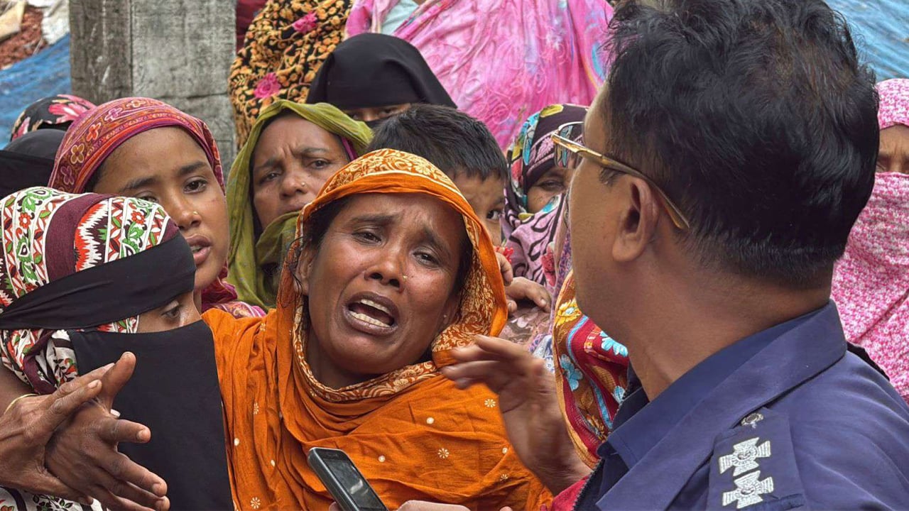 সিংগাইরে রাতের আঁধারে রাস্তায় মিলল লাশ