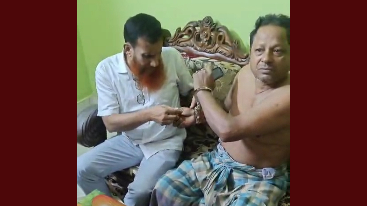 সাবেক এসআই এখন ভুয়া ডিবি পুলিশ, গণপিটুনি-আটক