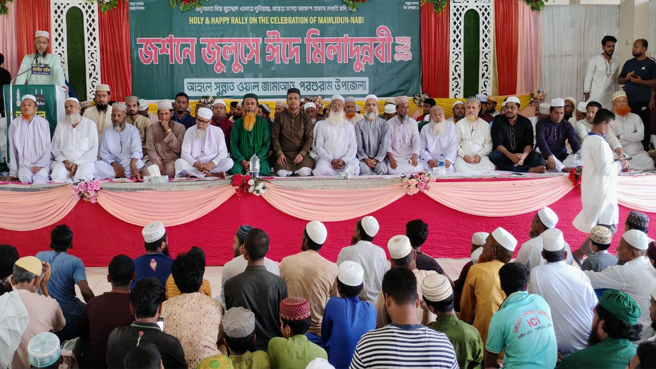 পরশুরামে ঈদে মিলাদুন্নবী (সা.) উপলক্ষে র‍্যালিতে জনতার ঢল