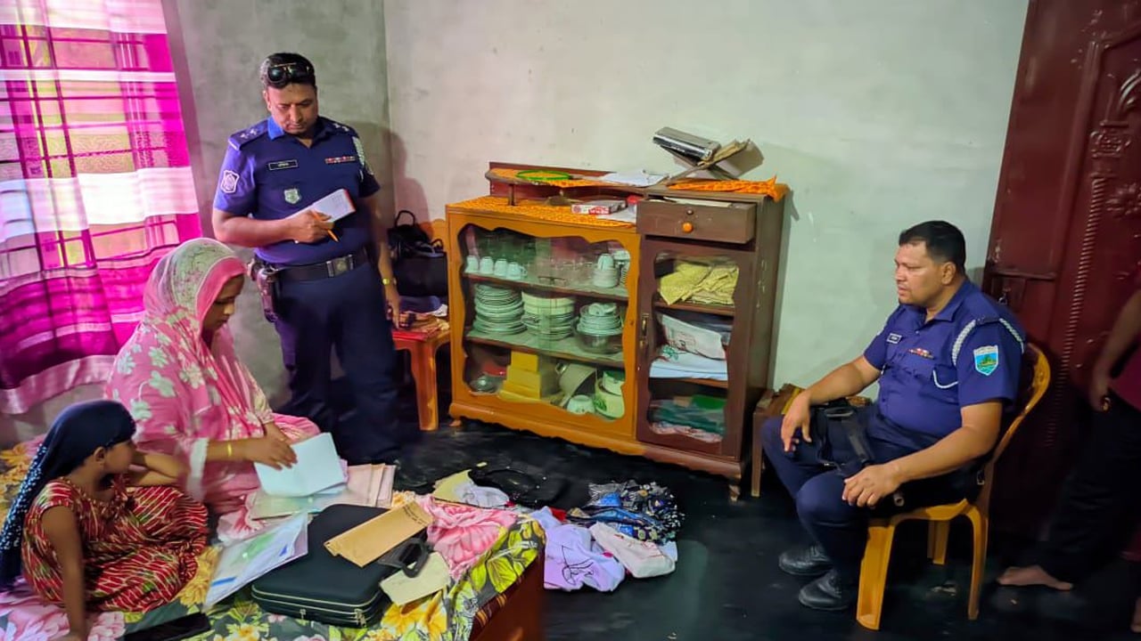 বোরখা-হিজাব পরিহিত ভিখারীর প্রতারণা: নগদ টাকা-স্বর্ণালংকার নিয়ে উধাও