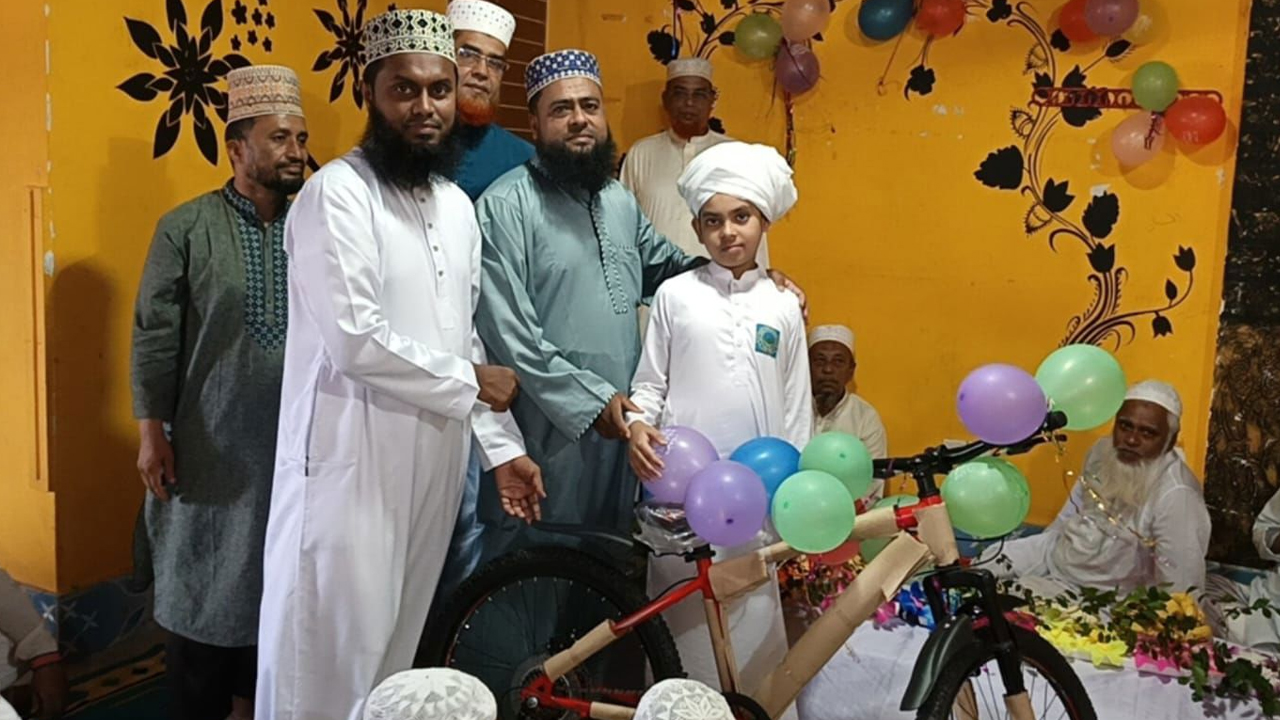 রাদিফ ৮ বছর বয়সে কুরআনে হাফেজ: পুরস্কার পেল বাইসাইকেল
