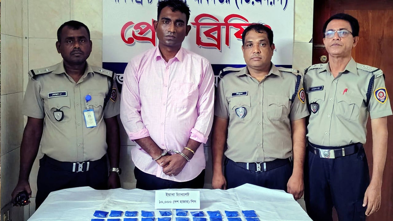যশোরে দশ হাজার ইয়াবাসহ ‘পুলিশ সদস্য’ আটক