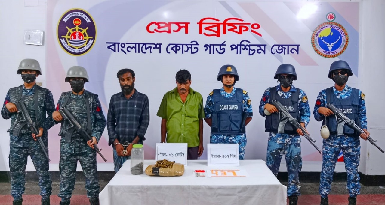 মোংলায় যৌথবাহিনীর অভিযানে দুই মাদক ব্যবসায়ী আটক