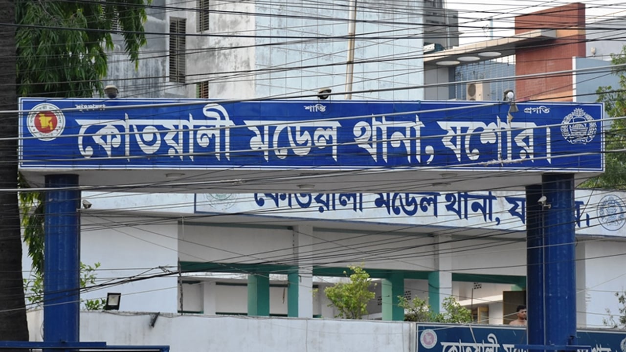 যশোরে পুলিশের ওপর হামলা, মাদক কারবারিকে ছিনিয়ে নিল সহযোগীরা