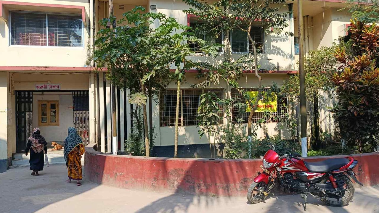 তিন চিকিৎসক দিয়ে চলছে ৫০ শয্যার হাসপাতাল