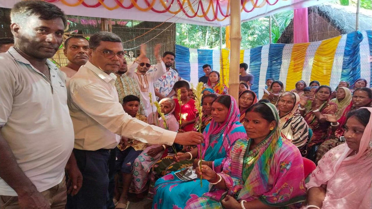 নীলফামারীতে ৭০০ হিন্দুর বিএনপিতে যোগদান