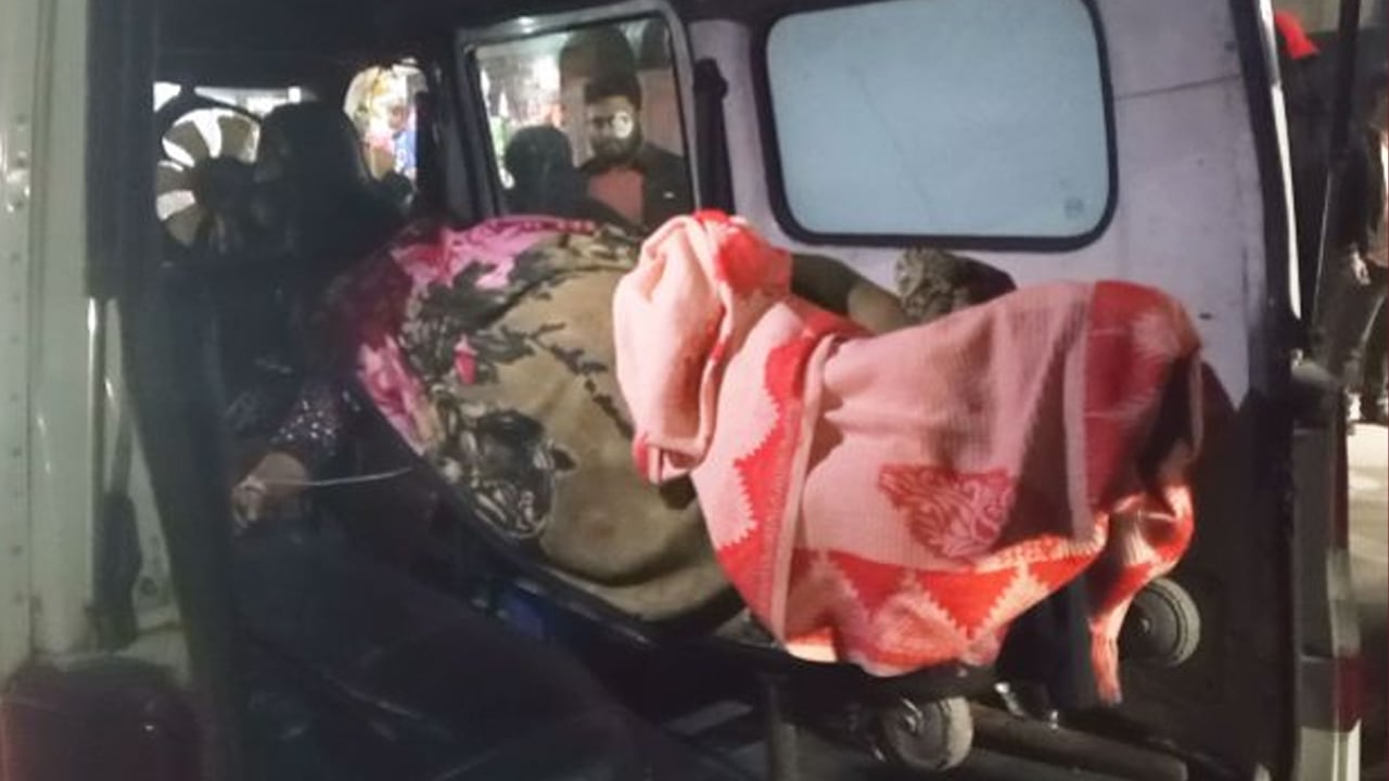 মধুপুরে ভুল চিকিৎসায় প্রসূতির মৃত্যু, গভীর রাতে সমঝোতার চেষ্টা