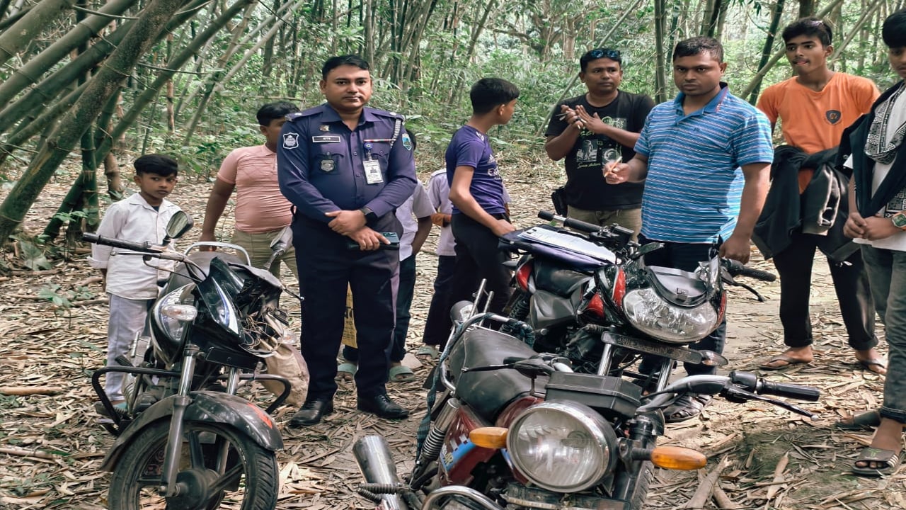 ঈশ্বরদীতে লুট হওয়া আরো সাতটি মোটরসাইকেল উদ্ধার