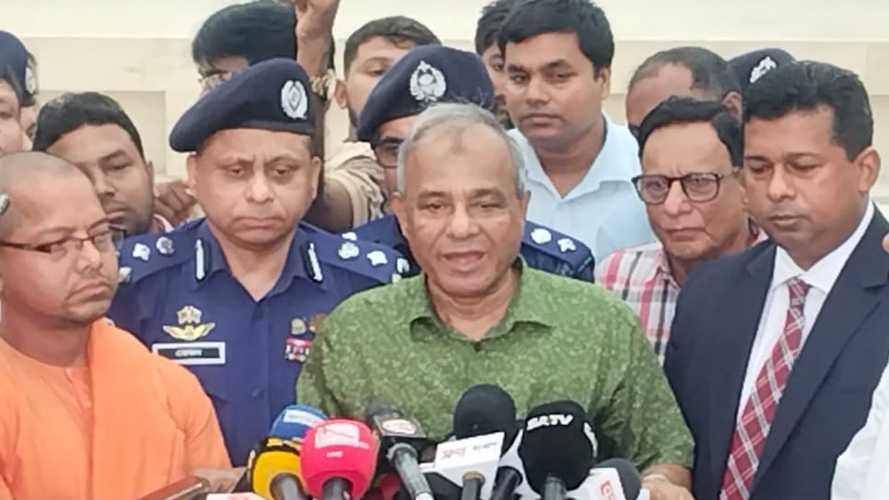 উৎসবমুখর পরিবেশে পূজা অনুষ্ঠিত হবে: স্বরাষ্ট্র উপদেষ্টা