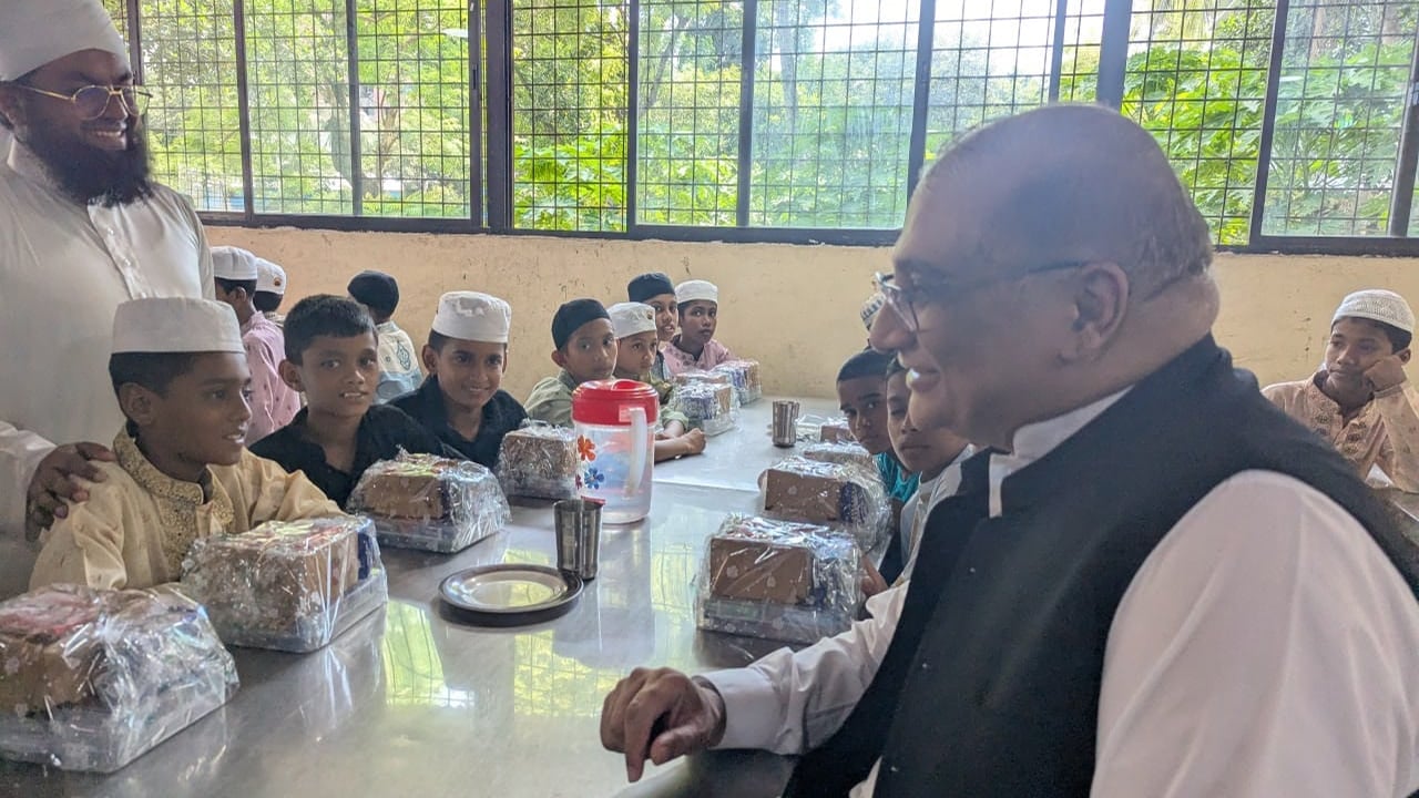 এতিমদের সঙ্গে পাকিস্তান হাইকমিশনারের ঈদে মিলাদুন্নবী (সা.) উদ্‌যাপন