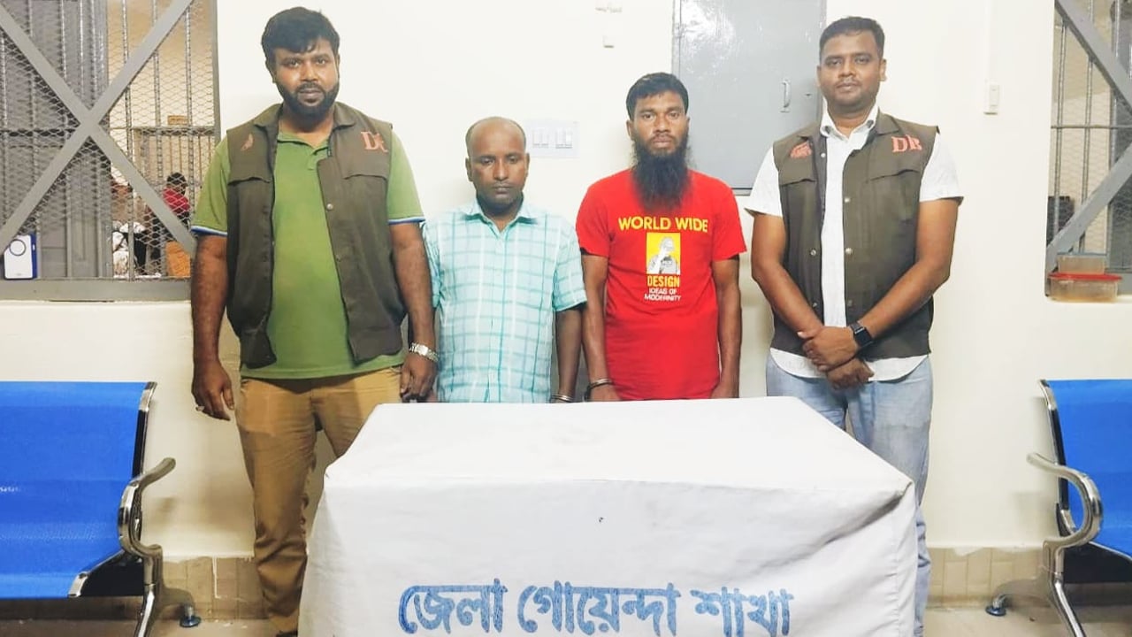 রাস্তা থেকে অপহরণ করে হানিট্র্যাপ ও মুক্তিপণ দাবি, আটক ২