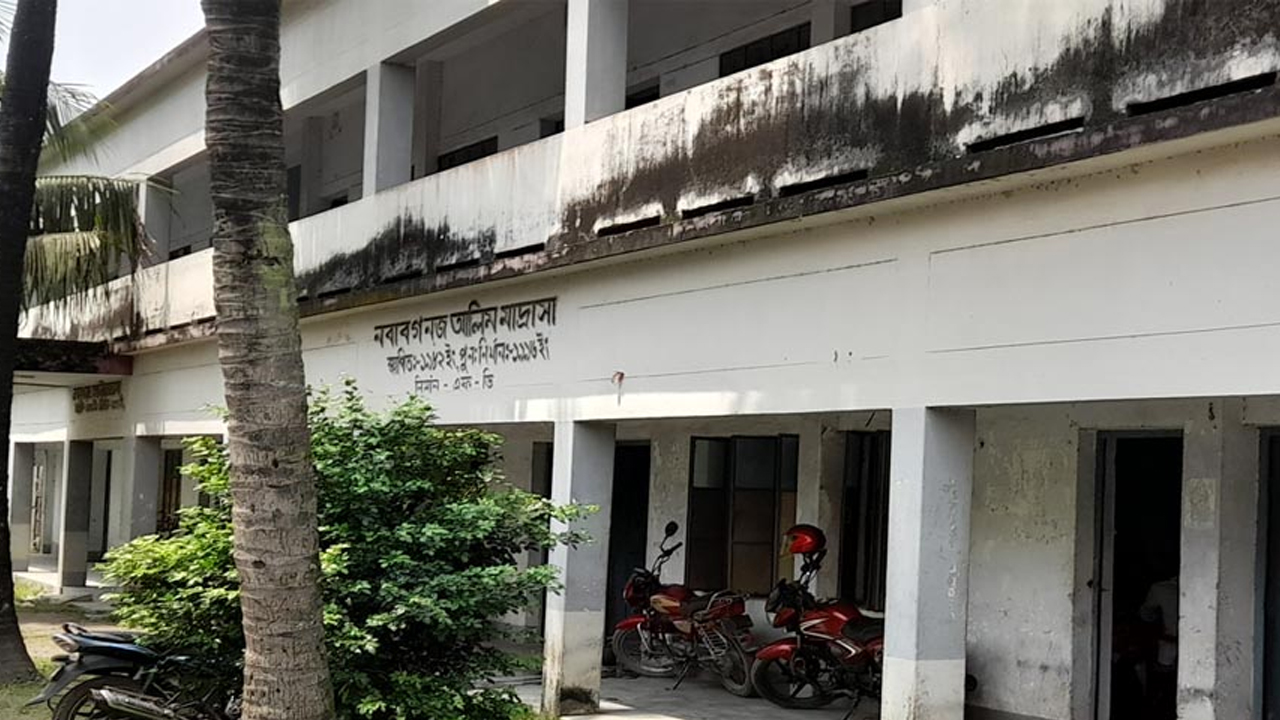 মাদরাসায় অনুপস্থিত থেকেও বেতন নিচ্ছেন ২ শিক্ষক
