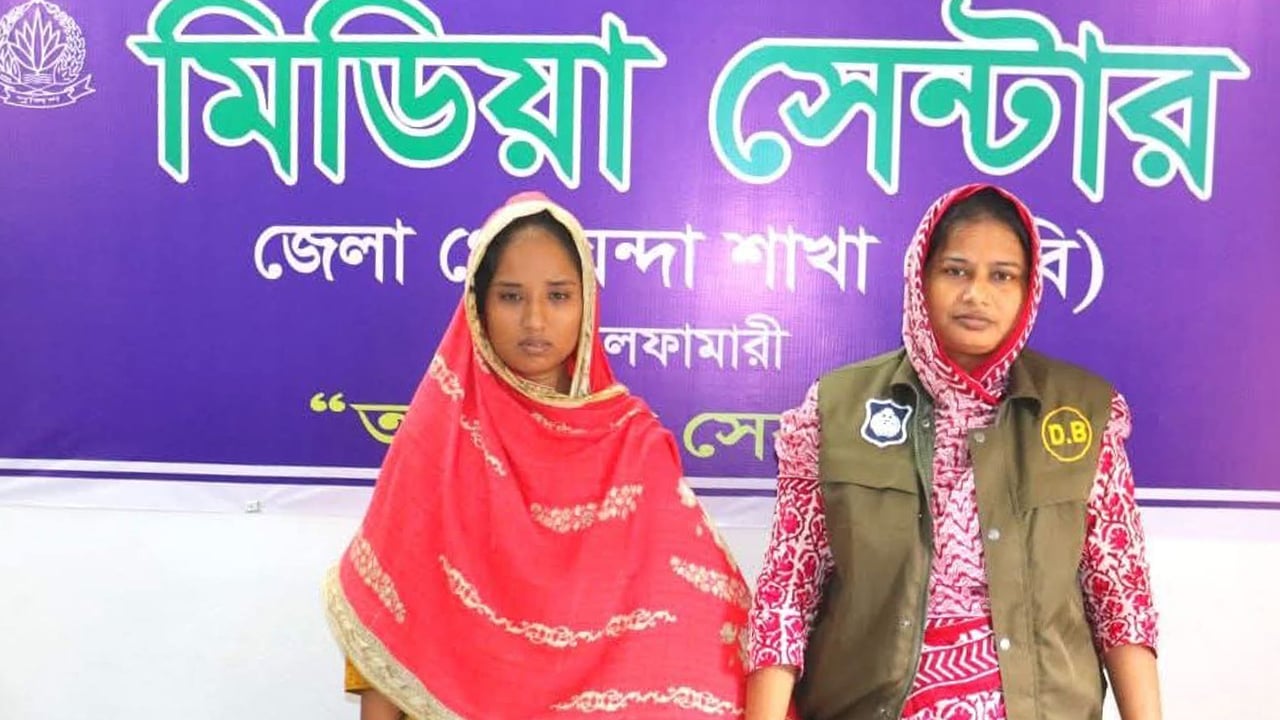 ডিবির জালে আটক ভিসা প্রতারক নারী