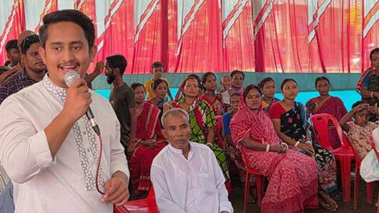 দুর্গামন্দিরে আর্থিক সহায়তা করলেন সারজিস আলম