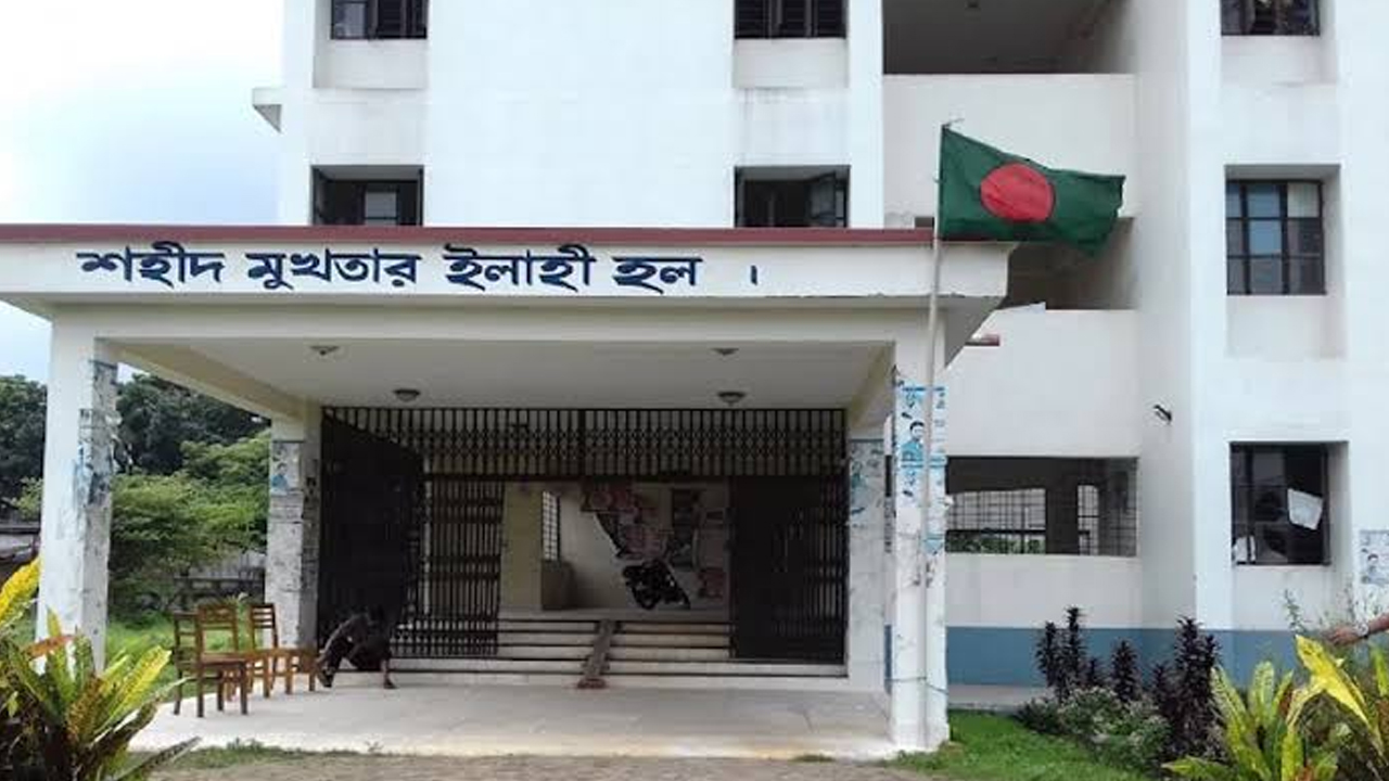 ডাইনিংয়ের খাবারে কেঁচোর মতো পোকা, বেরোবিতে শিক্ষার্থীদের ক্ষোভ