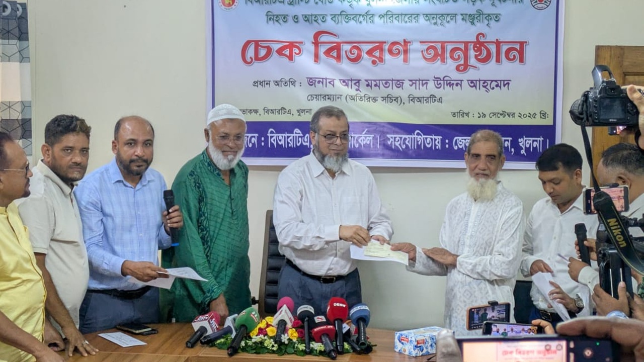 দুর্ঘটনায় নিহত ৫ ও আহতদের ১-৩ লাখ টাকা দেবে বিআরটিএ
