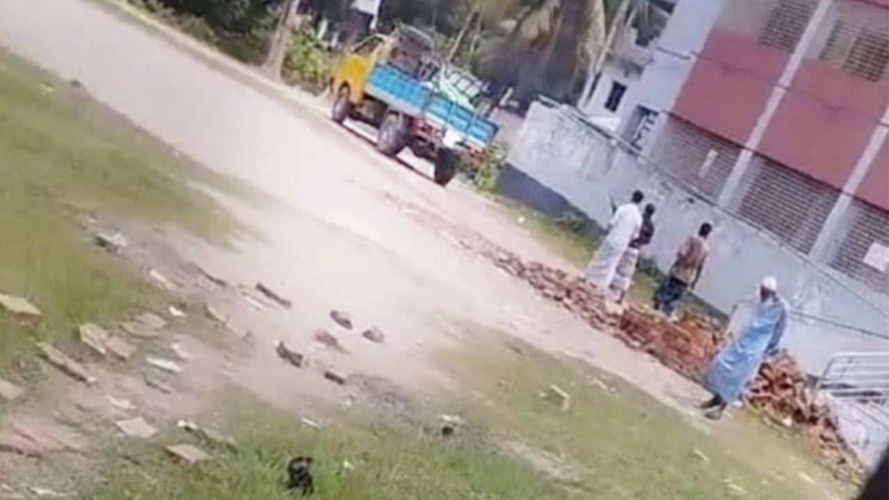 মাদ্রাসা অধ্যক্ষের বিরুদ্ধে সরকারি বই বিক্রির অভিযোগ