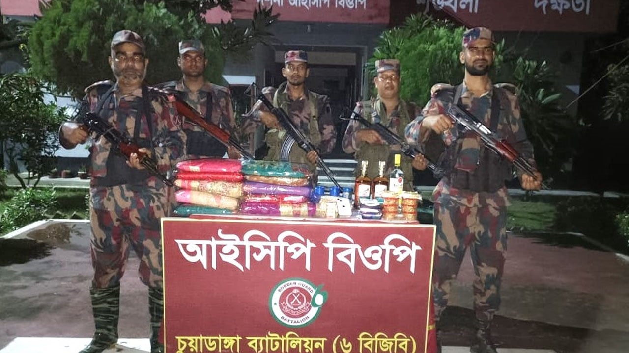 চুয়াডাঙ্গা সীমান্তে সাড়ে ৫ লাখ টাকার মাদক ও চোরাচালান পণ্য জব্দ