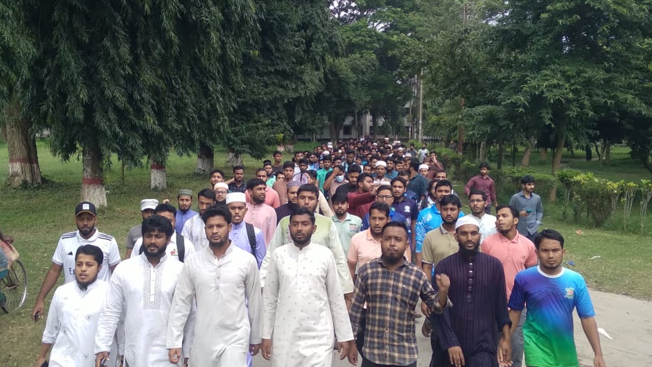 ইবিতে ফ্যাসিবাদের দোসর সাবেক প্রক্টরের বহিষ্কার দাবি
