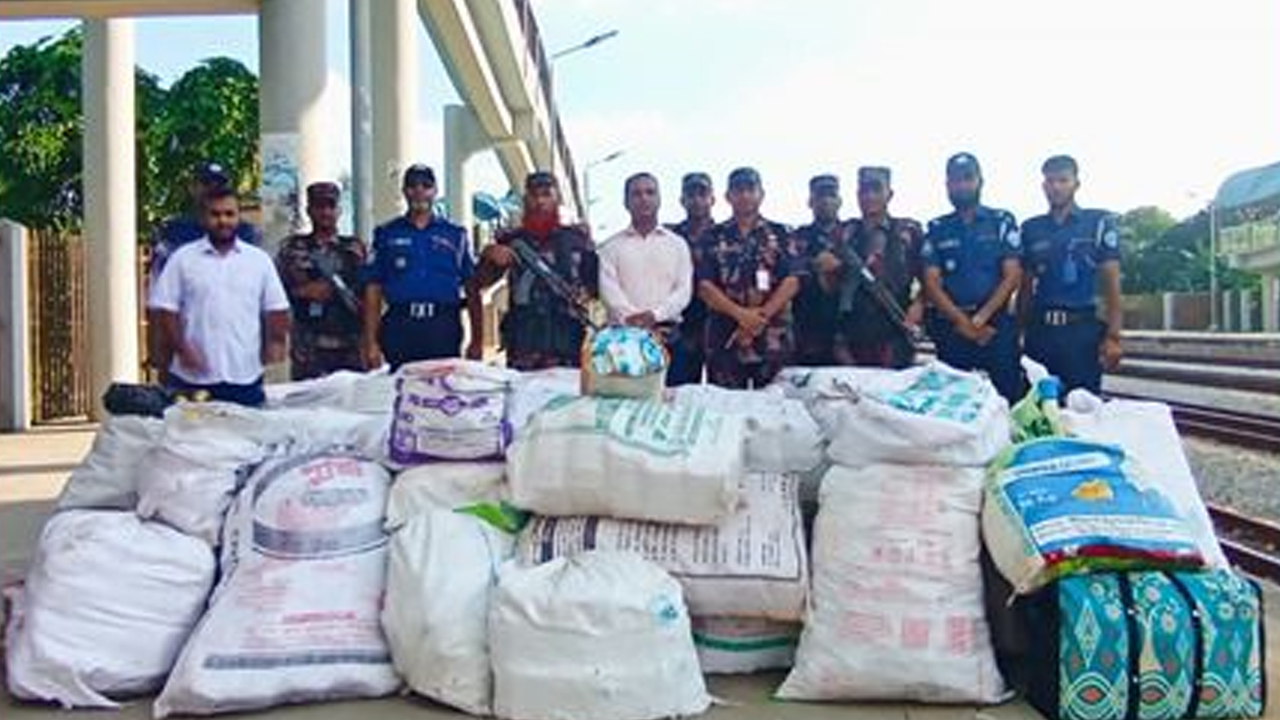 কর্ণফুলি এক্সপ্রেসে অভিযান ৮৭ লাখ টাকার ভারতীয় মালামাল জব্দ