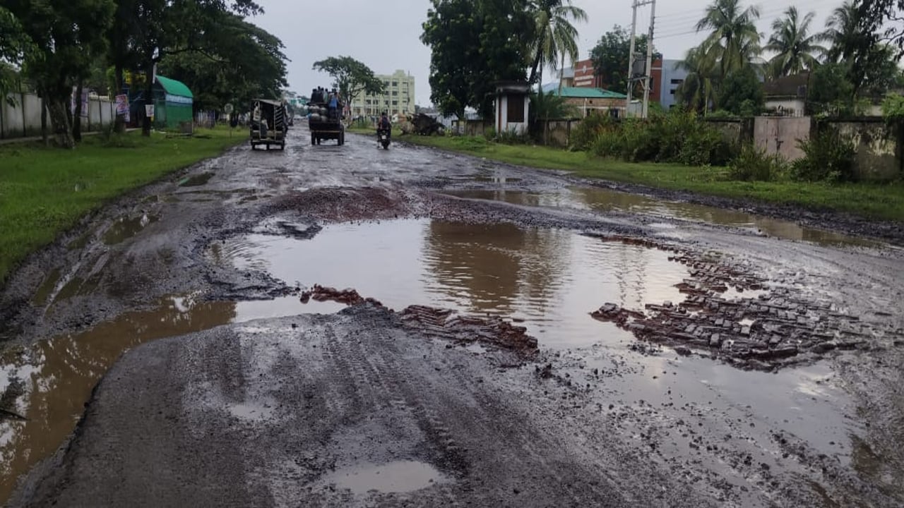 ‘মৃত্যুপুরী’ খুলনা–মোংলা মহাসড়ক প্রশস্ত করার দাবি